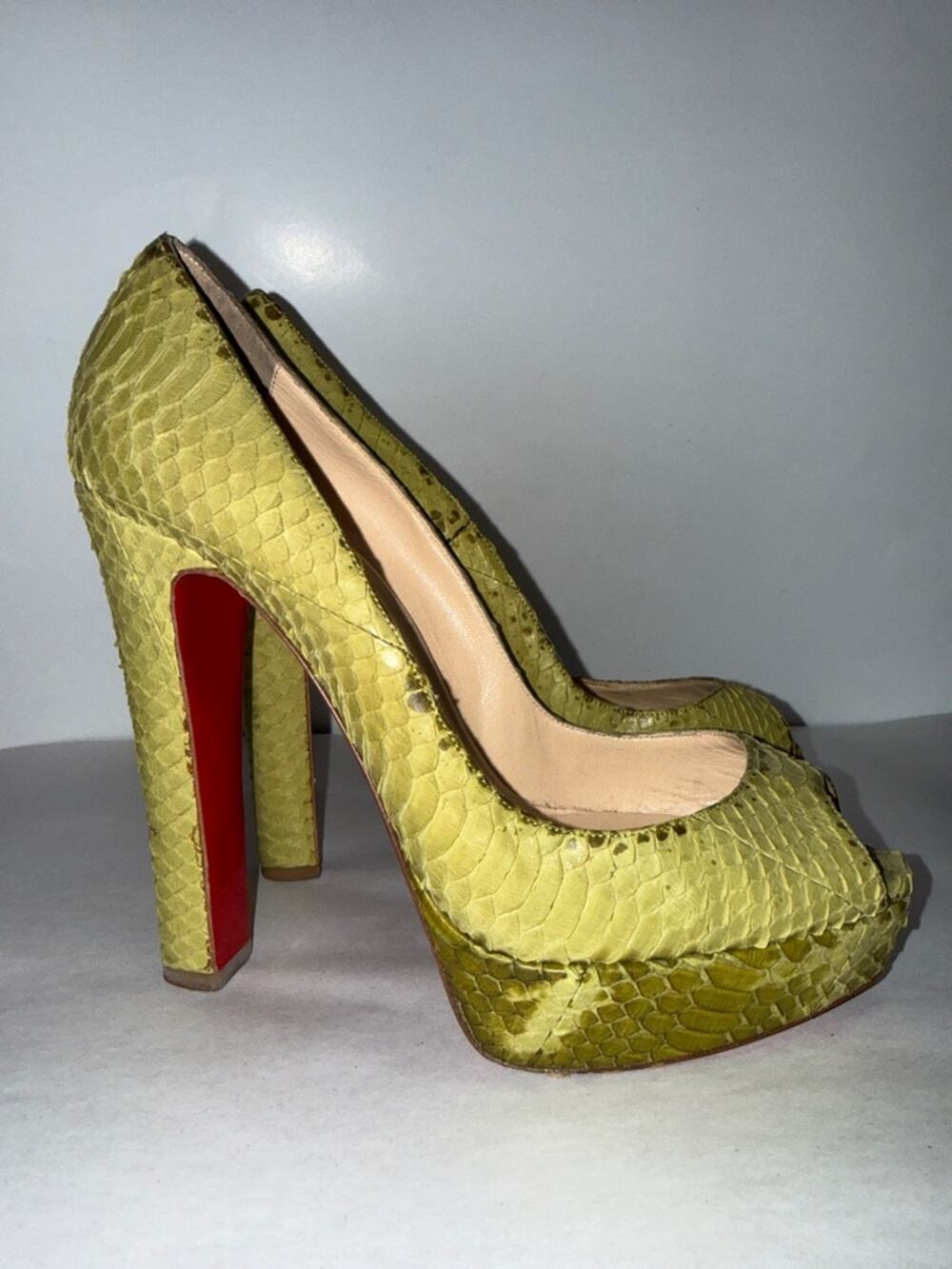Christian Louboutin Bambou 140 features a striking peep-toe design size 39